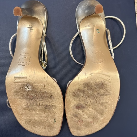 Gold Stuart weitzman sandals good condition - Picture 2 of 3